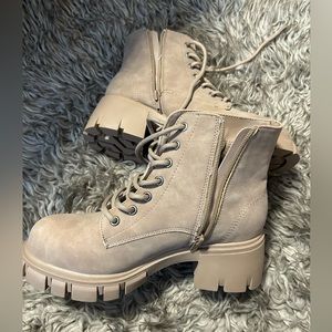 Women’s suede combat boots never worn!